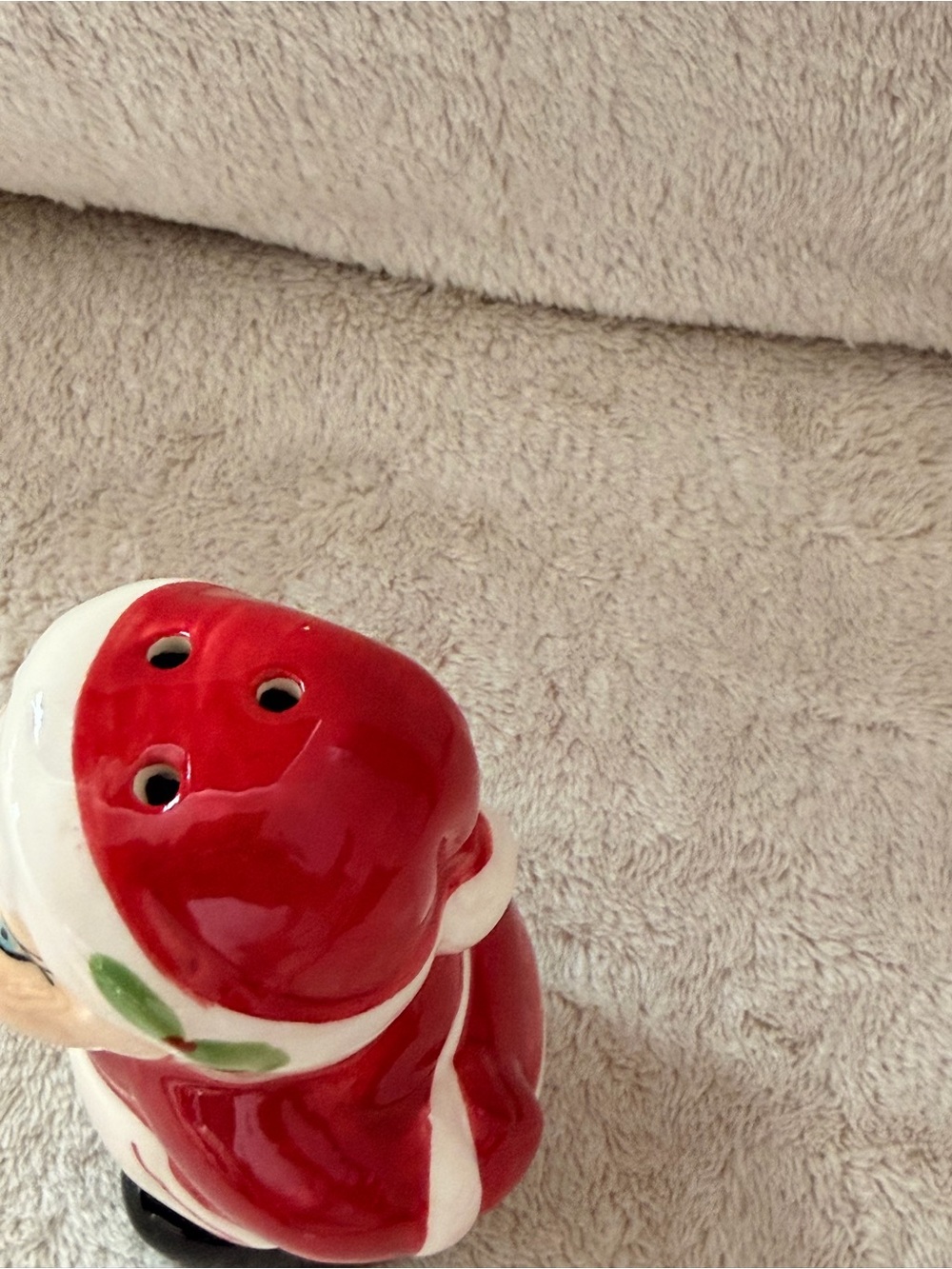 Vintage Santa And Mrs. Claus Salt & Pepper Shakers Kissing Winking - Picture 9 of 12